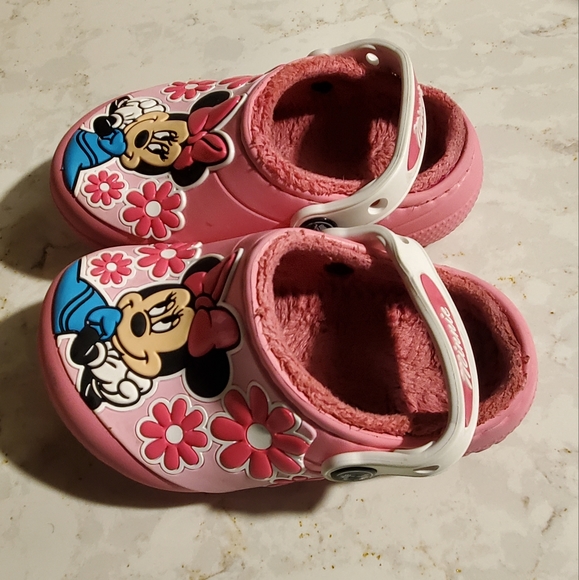 Disney Minnie Mouse Crocs - Picture 2 of 4